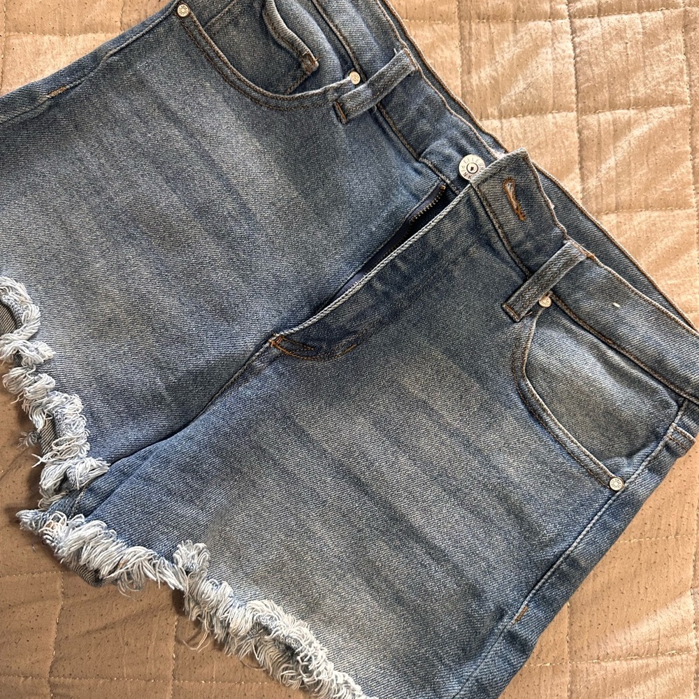 Stylish Denim Frayed Hem Shorts